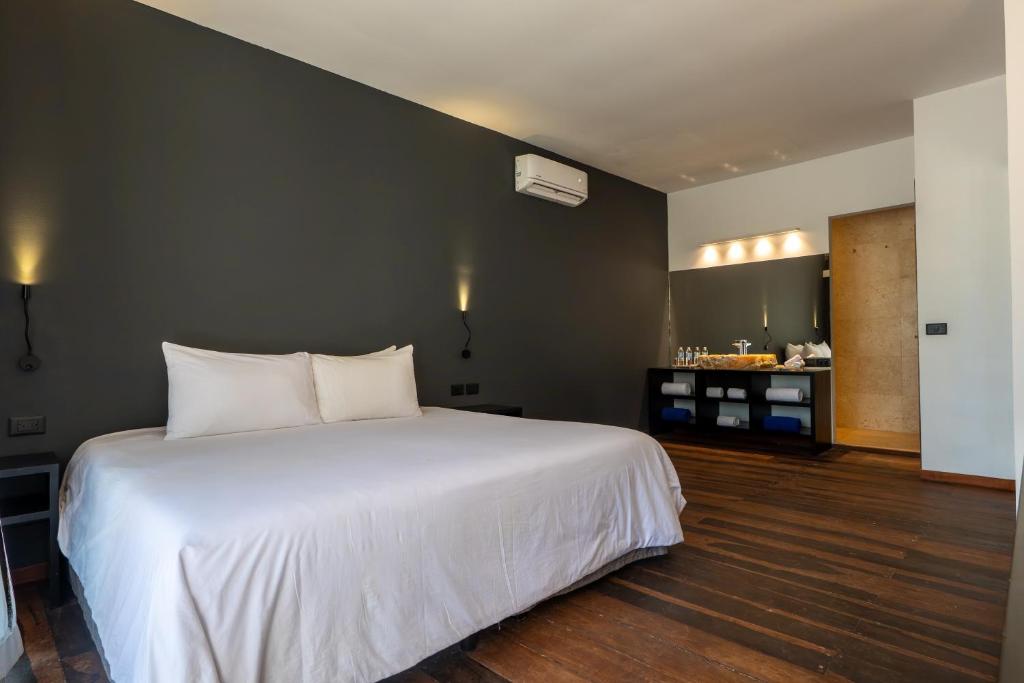 Standard Double Room bedroom